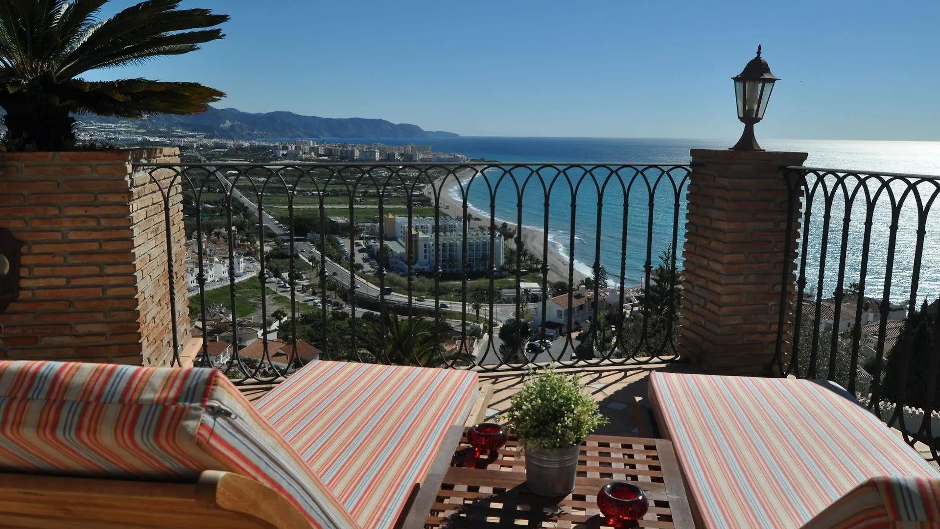 Welcome Inn Nerja Guest House Luxury Bed & Breakfast Spain