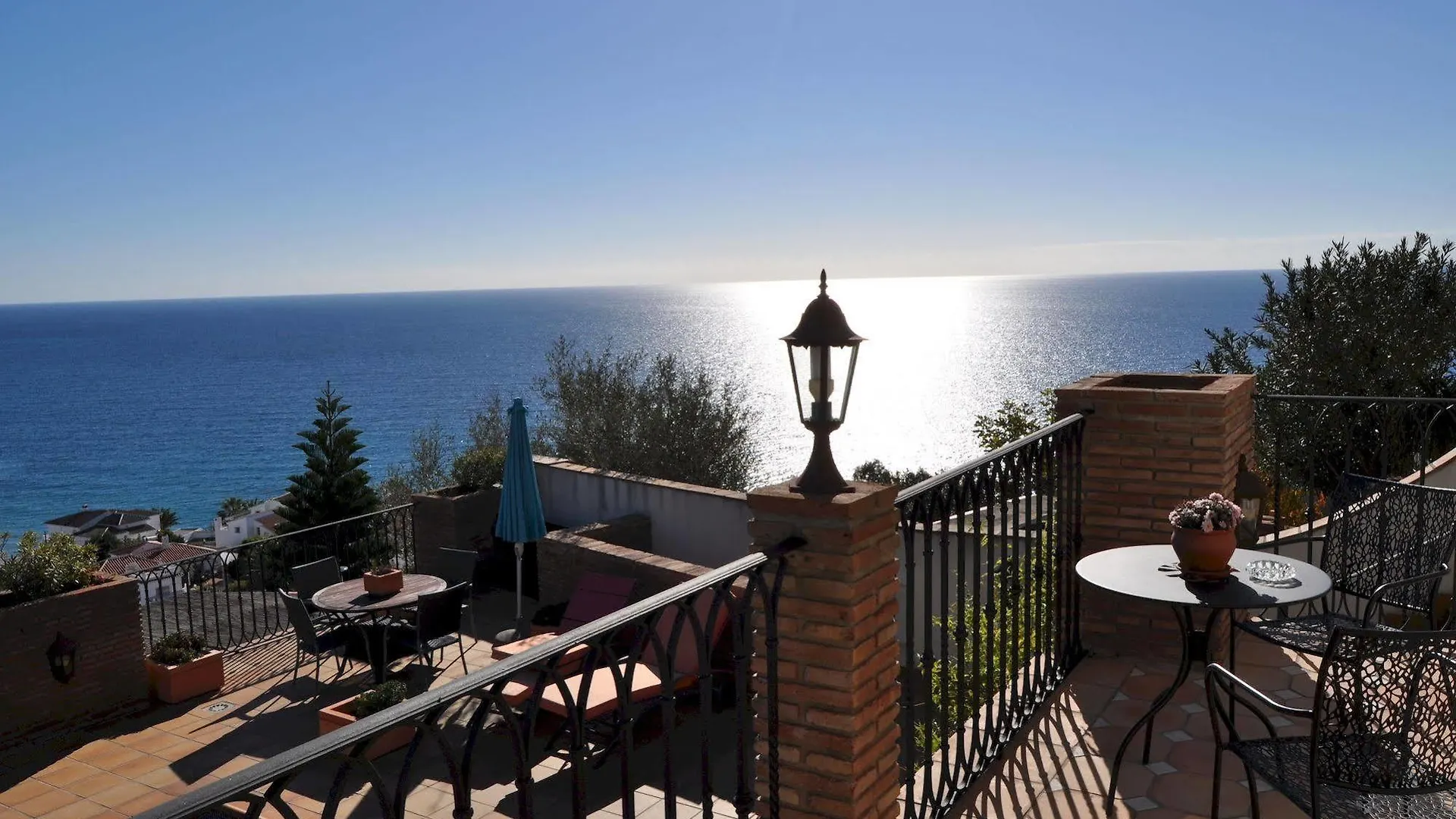 Welcome Inn Nerja Guest House Luxury Bed & Breakfast