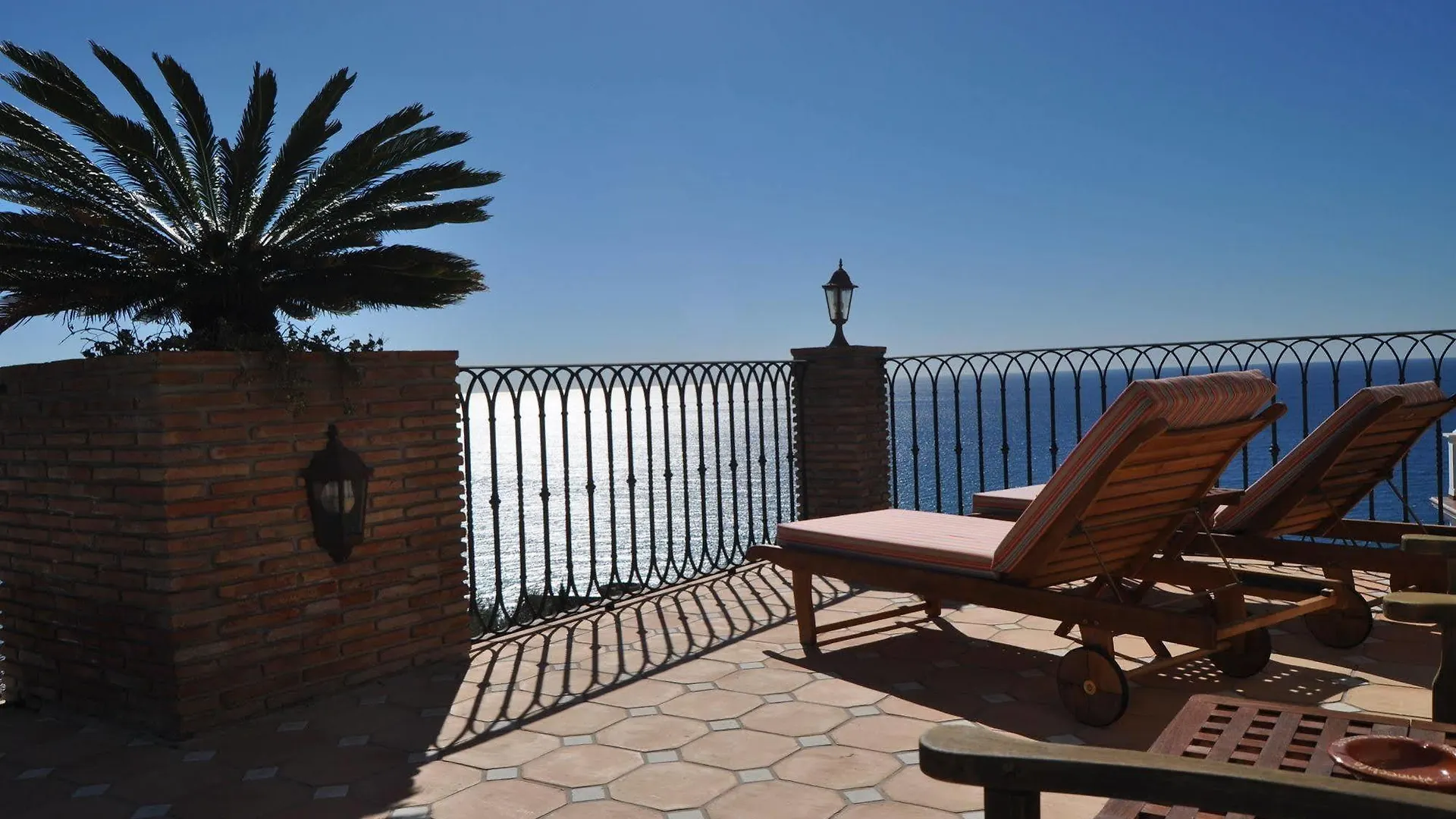 Welcome Inn Nerja Guest House Luxury Bed & Breakfast 3*,  Spain